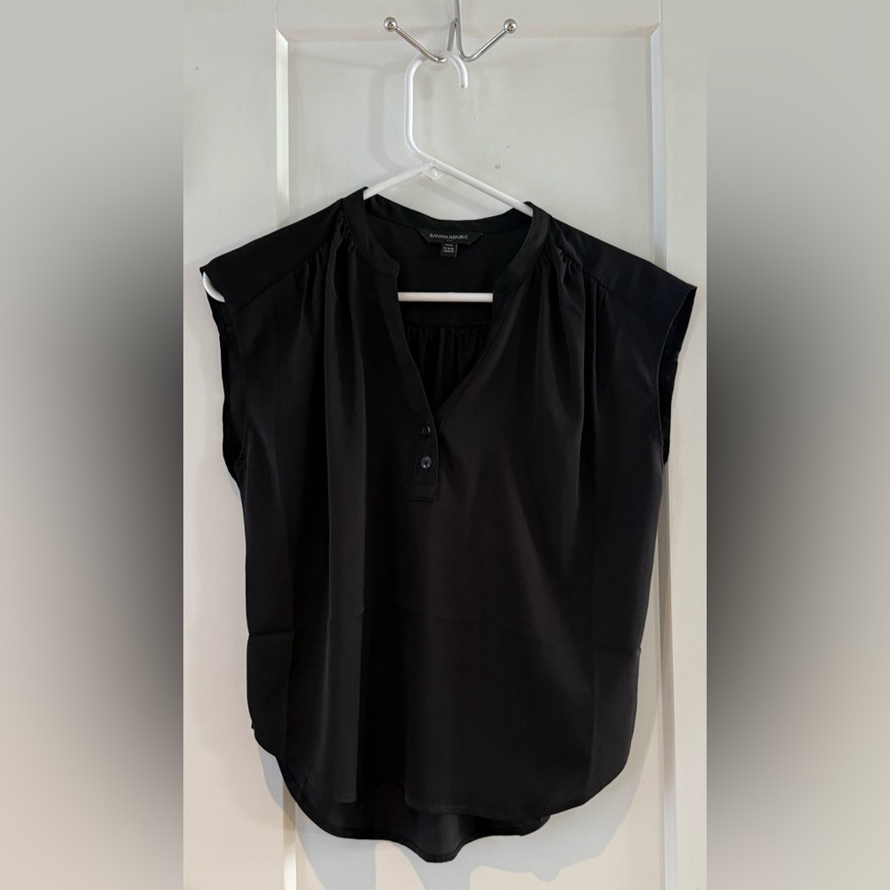 Banana Republic Women’s Black Cap Sleeve Blouse